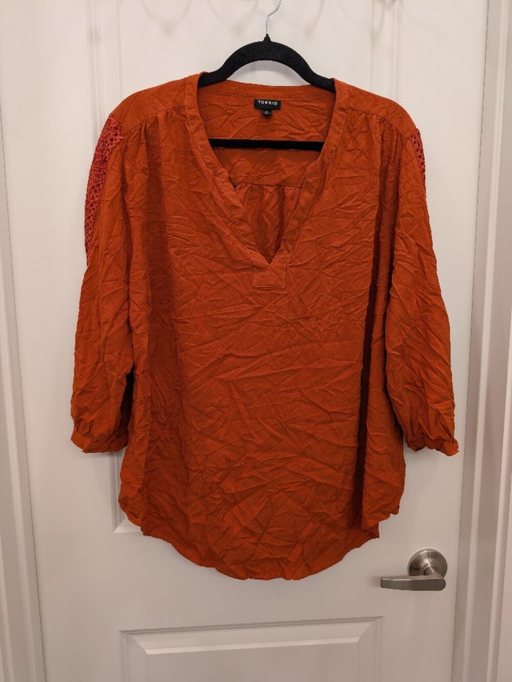 Torrid Womens SZ 2 Rust Orange Crochet Detail Split Neck 3/4 Sleeve Top